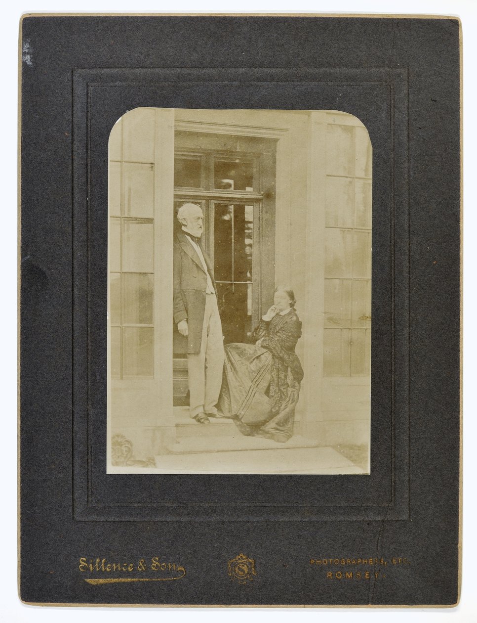 MY. Słowik i Frances Partenope, Lady Verney, ok. 1870 r. autorstwa English Photographer