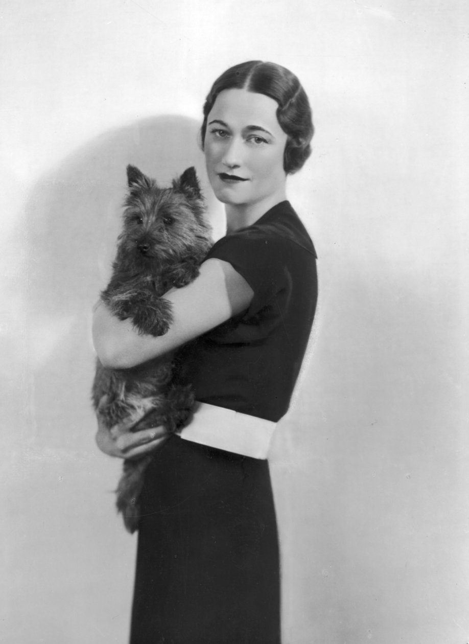 Wallis Simpson z psem, 1935 autorstwa English Photographer