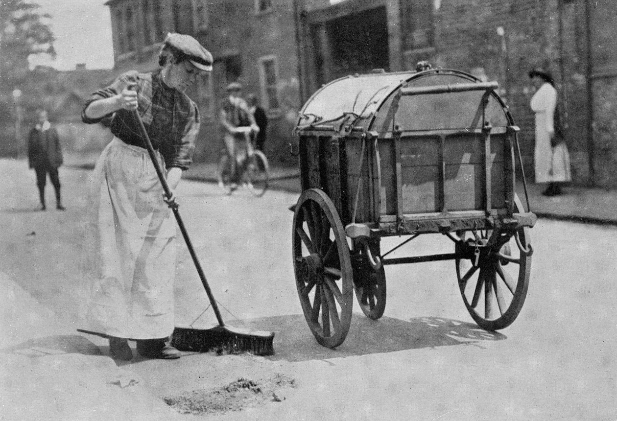 Zamiatarki, fotografie Biura Wojennego, 1916 autorstwa English Photographer
