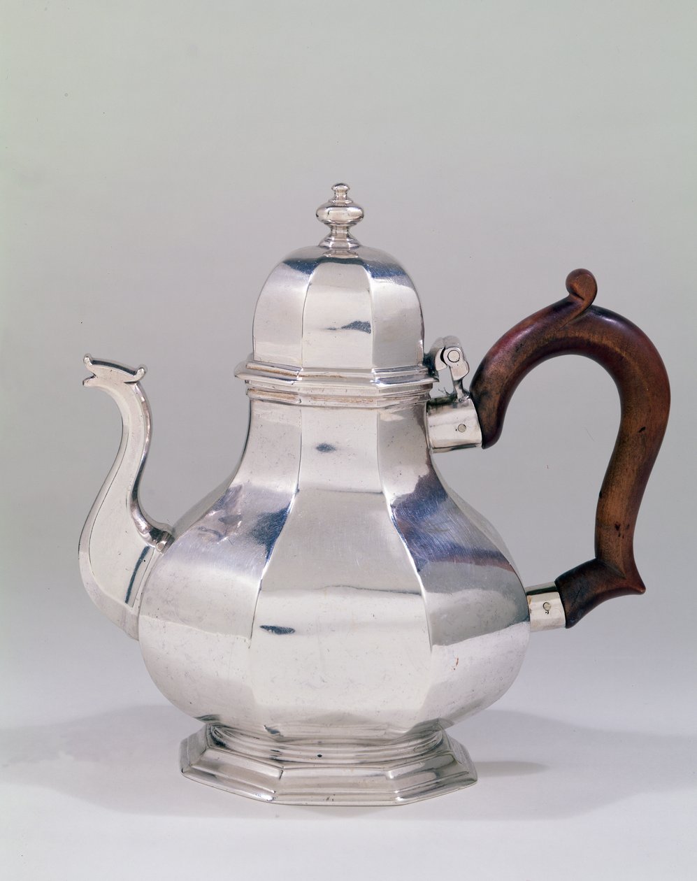 Czajnik Tearle i Baranka, 1718-19 (srebrny) autorstwa English School