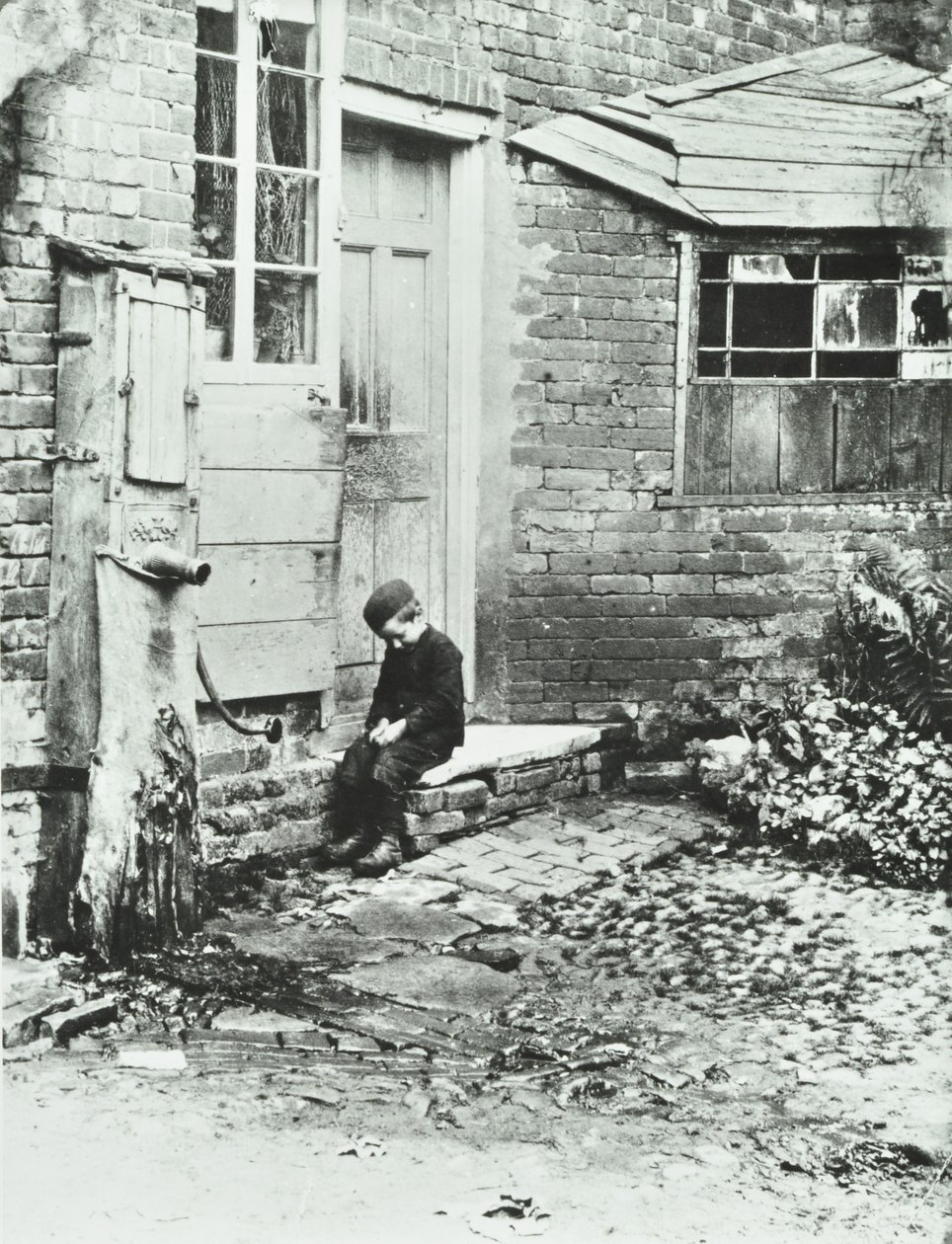 Chłopiec w Frogmore, Londyn, 1888 r. autorstwa English Photographer