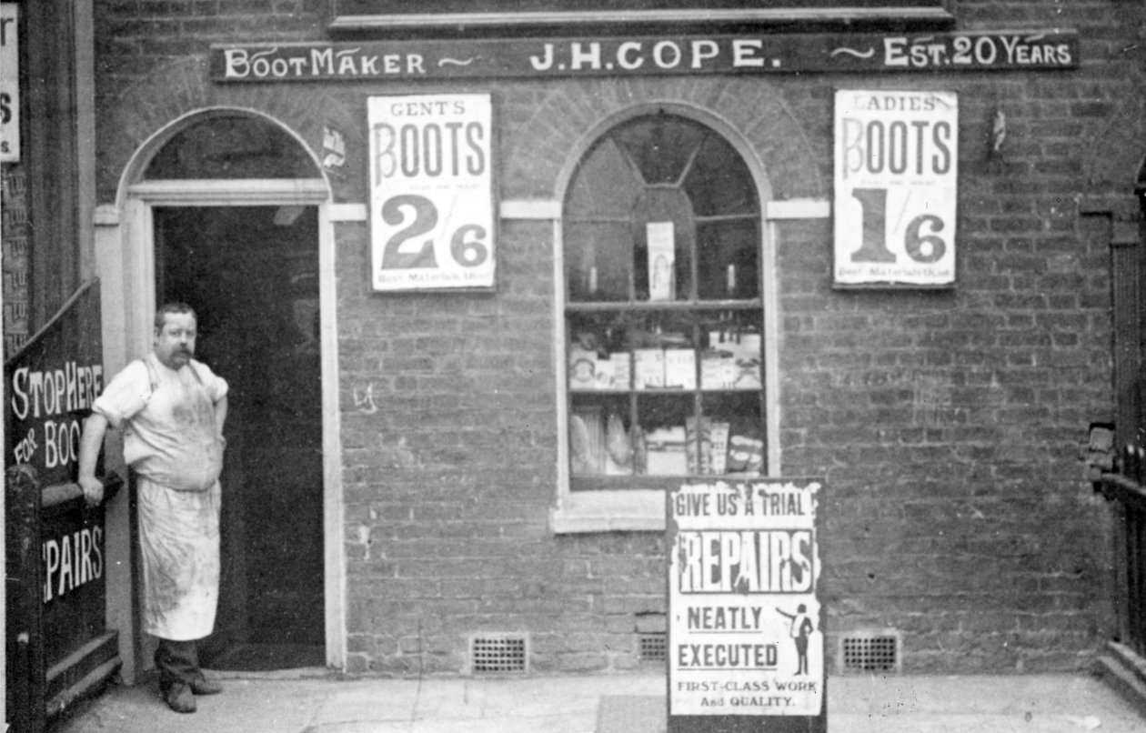 Bootmaker J. H. Cope, koniec XIX wieku autorstwa English Photographer