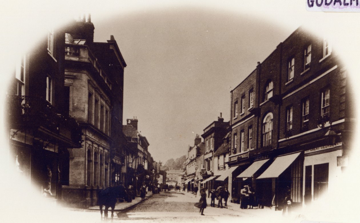 Godalming High Street, Surrey, ok. 1900 (zdjęcie w sepii) autorstwa English Photographer