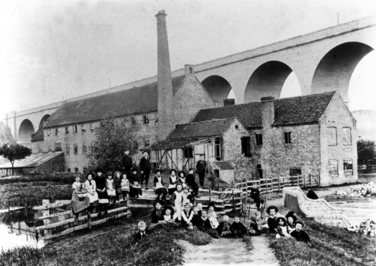 Młyn Hoobrooka i wiadukt, Kidderminster, 1905 autorstwa English Photographer