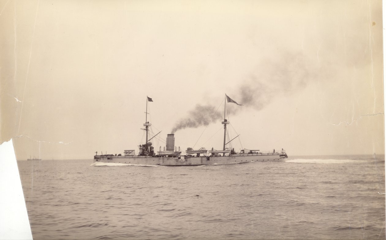 „Chih Yuan” na morzu, ok. 1886 r. autorstwa English Photographer
