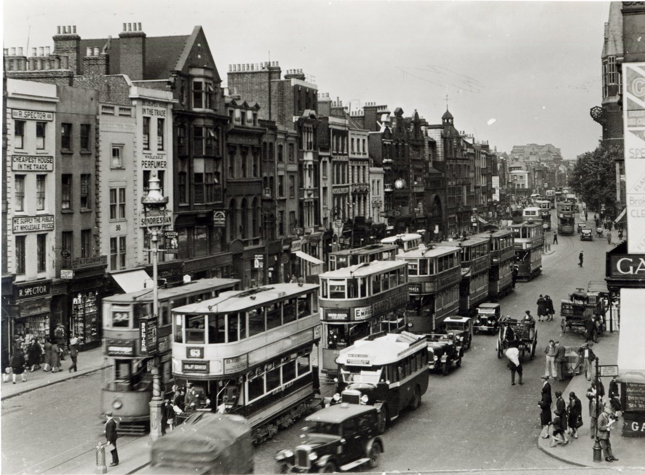Whitechapel High Street, Londyn, ok. 1930 autorstwa English Photographer