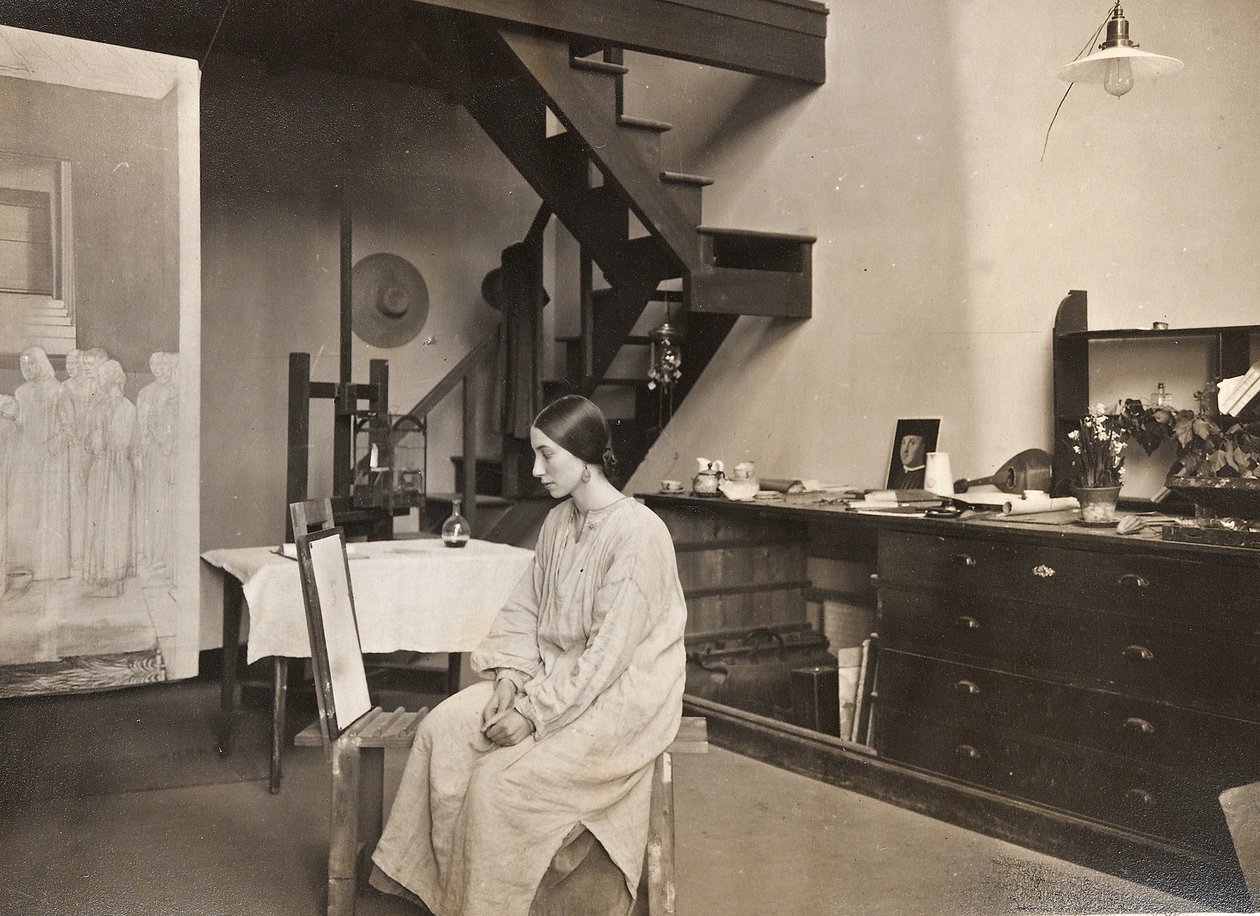 Winifred Knights w swojej pracowni autorstwa English Photographer
