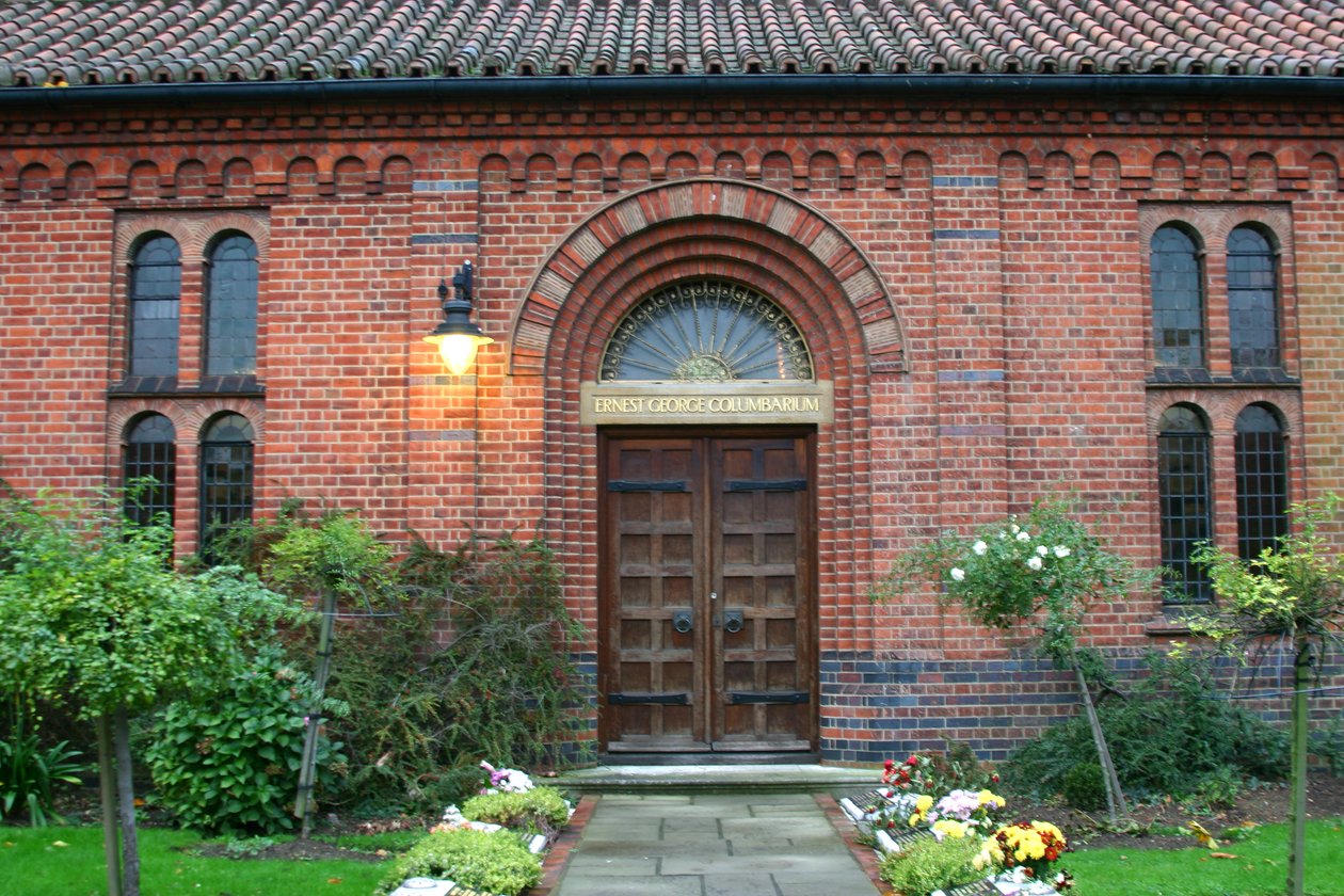 Zewnętrzna część kolumbarium, ukończona w 1911 r. autorstwa Ernest George