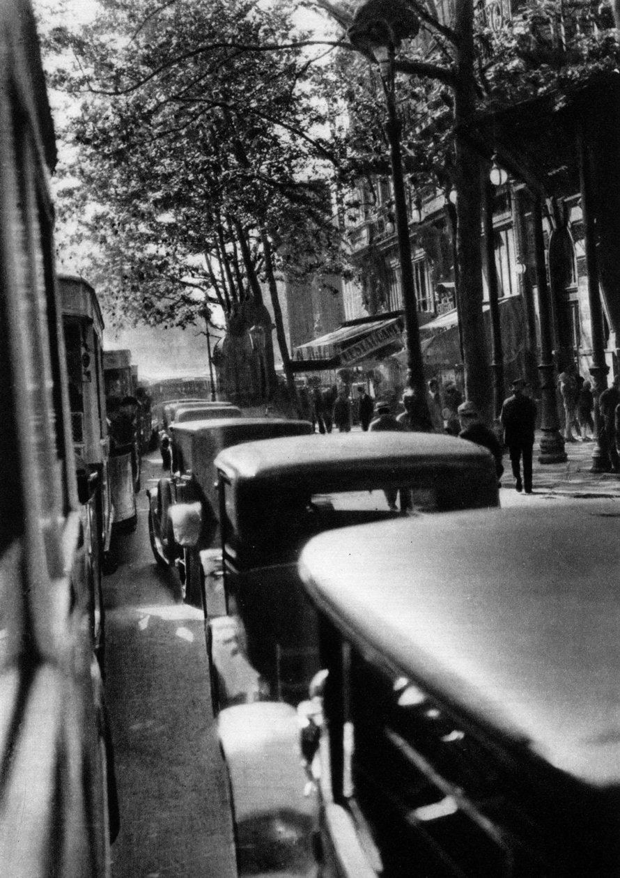 Ruch uliczny na Grands Boulevards, Paryż, 1931. autorstwa Ernest Flammarion
