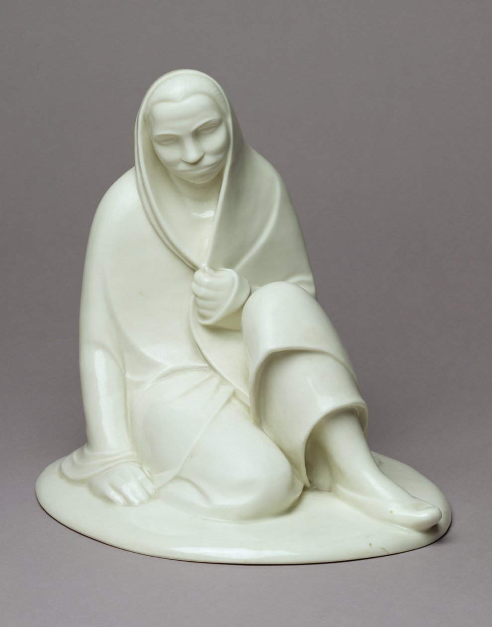 Siedząca dziewczyna, 1907-08 (porcelana) autorstwa Ernst Barlach