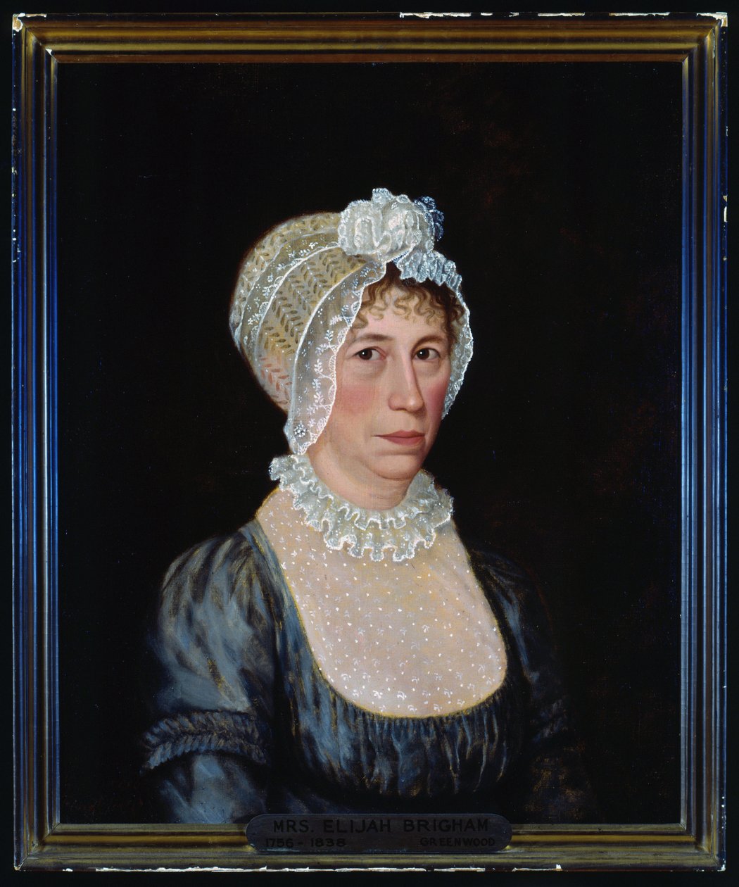 Portret Sarah Ward Brigham do połowy długości, ubrana w sukienkę o głębokim kroju z koronkowym detalem i koronkowym czepkiem. autorstwa Ethan Allen Greenwood
