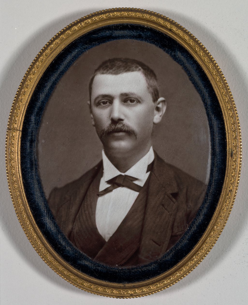 Portret mężczyzny bez tytułu, 1879. autorstwa Etienne Carjat