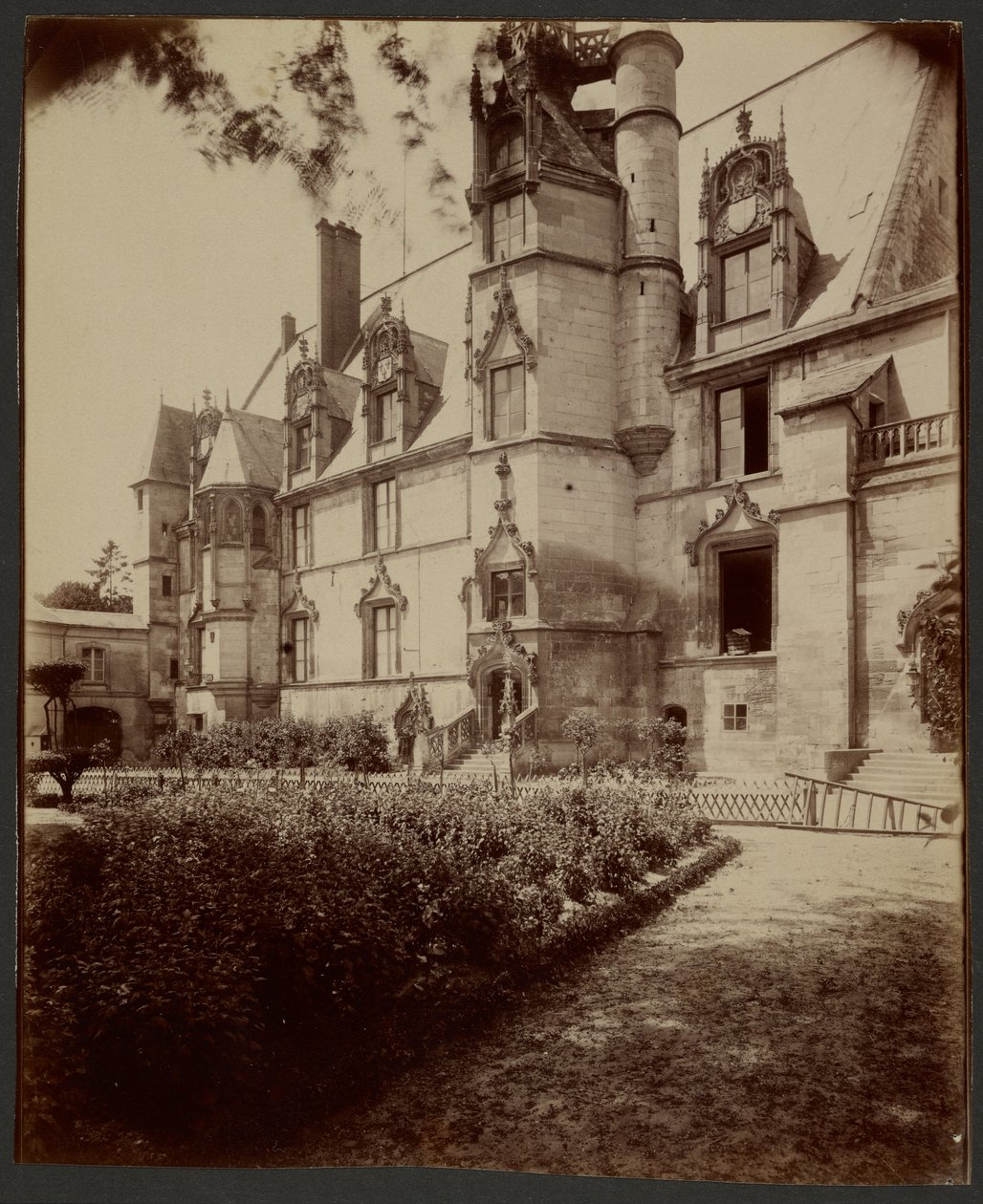Beauvais, sądy autorstwa Eugène Atget