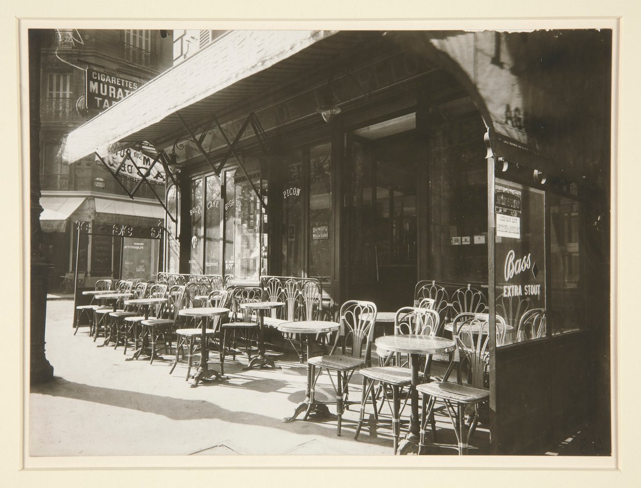 Kawa? - Aleja Wielkiej Armii autorstwa Eugène Atget