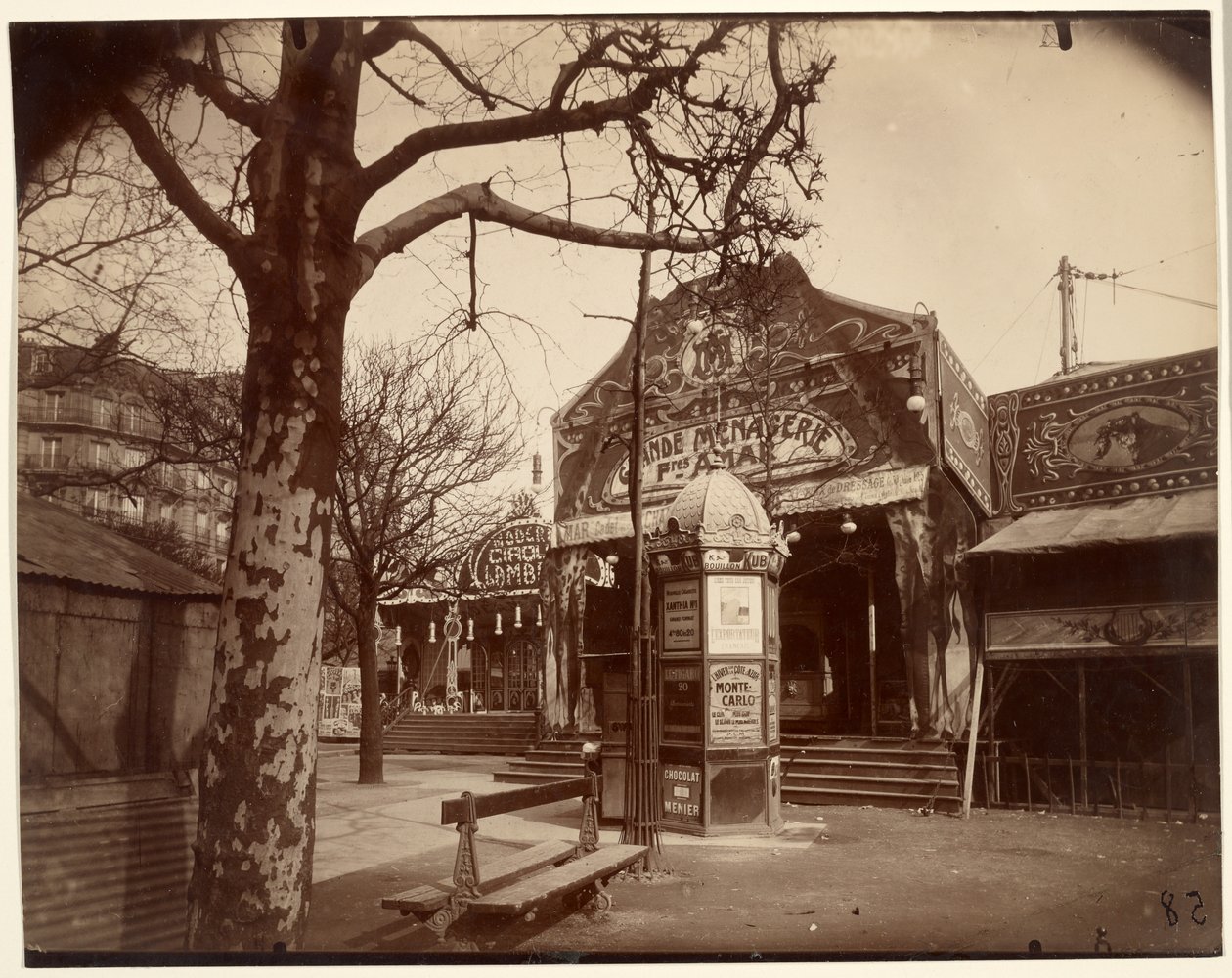 Fête Vaugirard (Jarmark uliczny i kiosk) autorstwa Eugène Atget