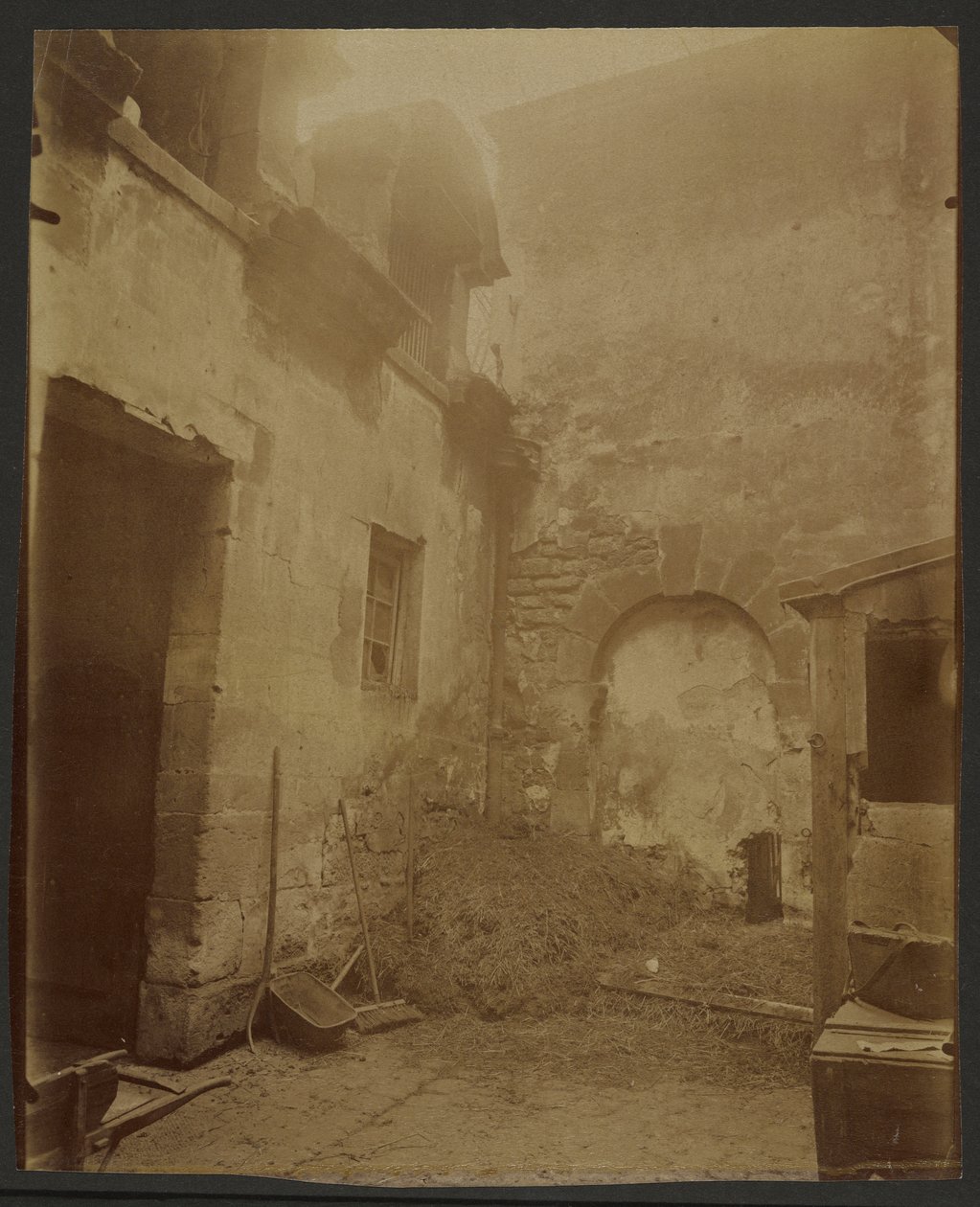 Hôtel Richelieu, 18 Quai de Béthune autorstwa Eugène Atget