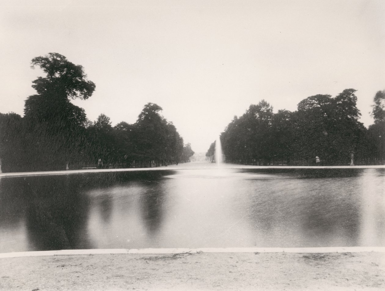 Ogród Tuileries autorstwa Eugène Atget