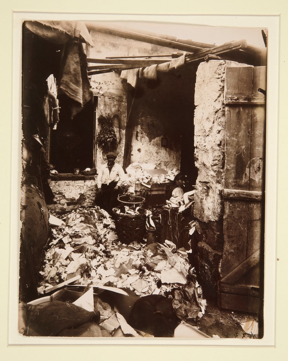Drzwi z autorstwa Eugène Atget
