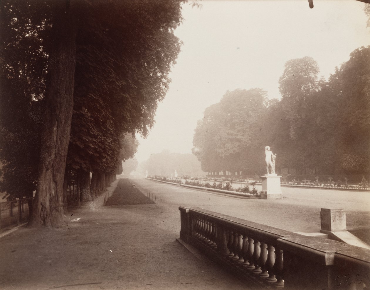 Saint-Cloud autorstwa Eugène Atget