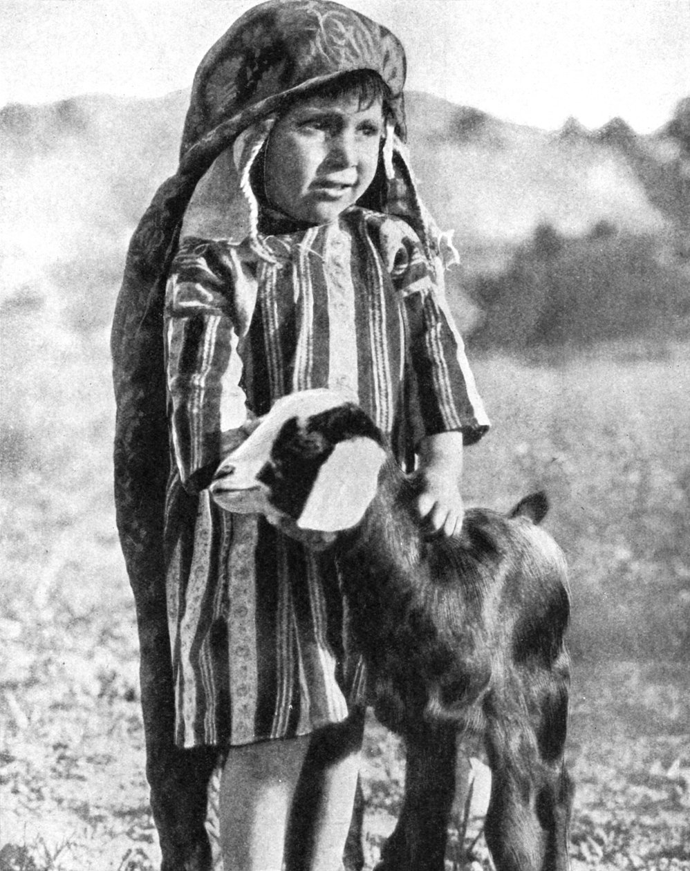 Tunezyjski chłopiec na Saharze, 1936. autorstwa Ewing Galloway