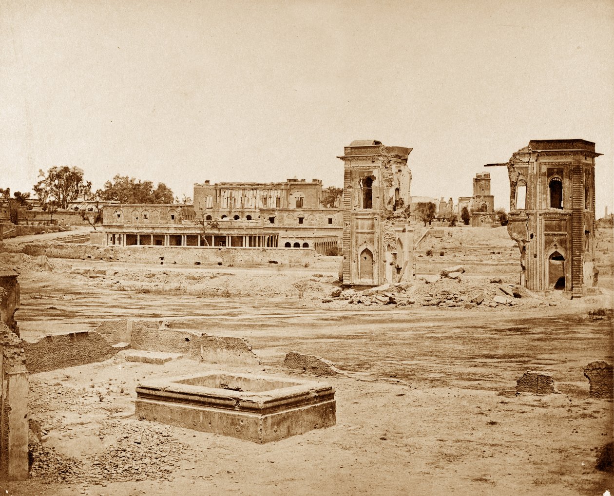 Widok ogólny rezydencji, Lucknow autorstwa Felice Beato