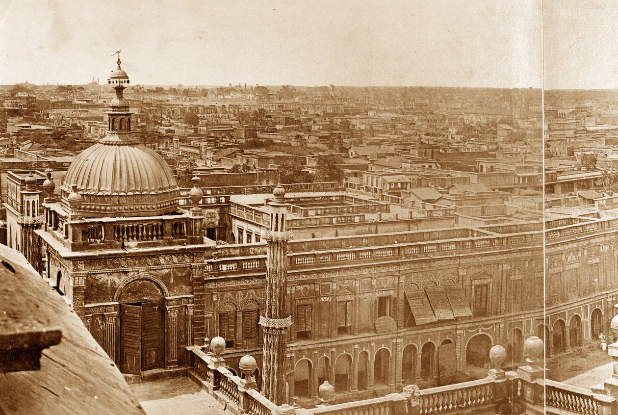 Panoramiczny widok na dziedzińce rezydencji, Lucknow autorstwa Felice Beato