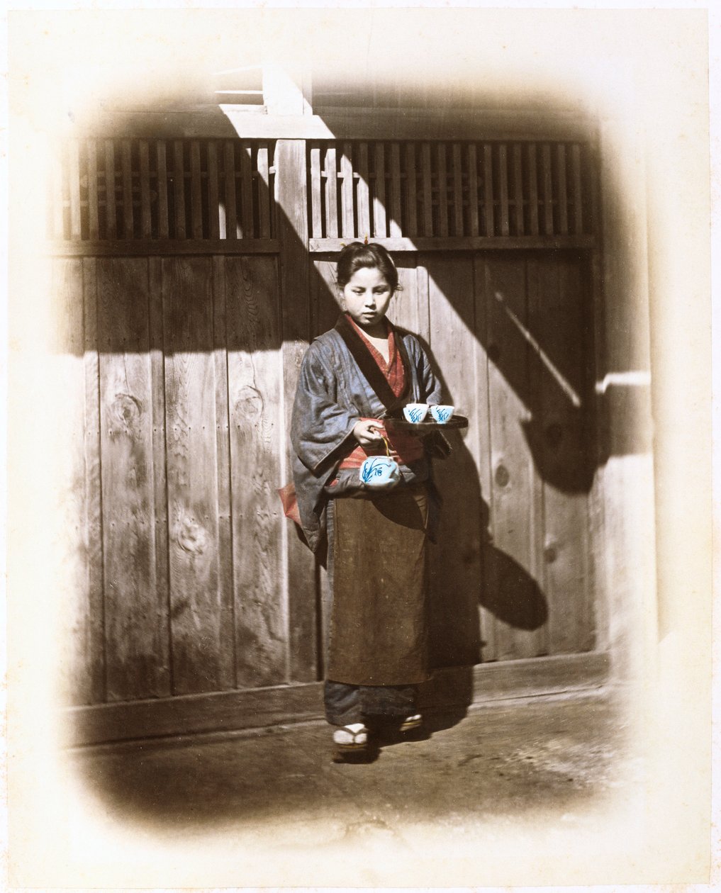 Kelnerka w herbaciarni, ok. 1868 r. autorstwa Felice Beato
