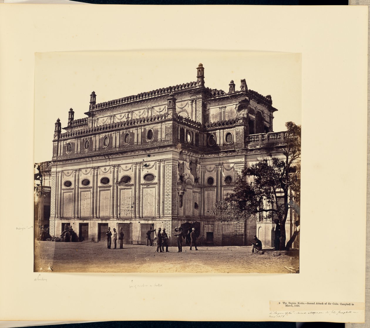 [The Begum Kotie] autorstwa Felice Beato