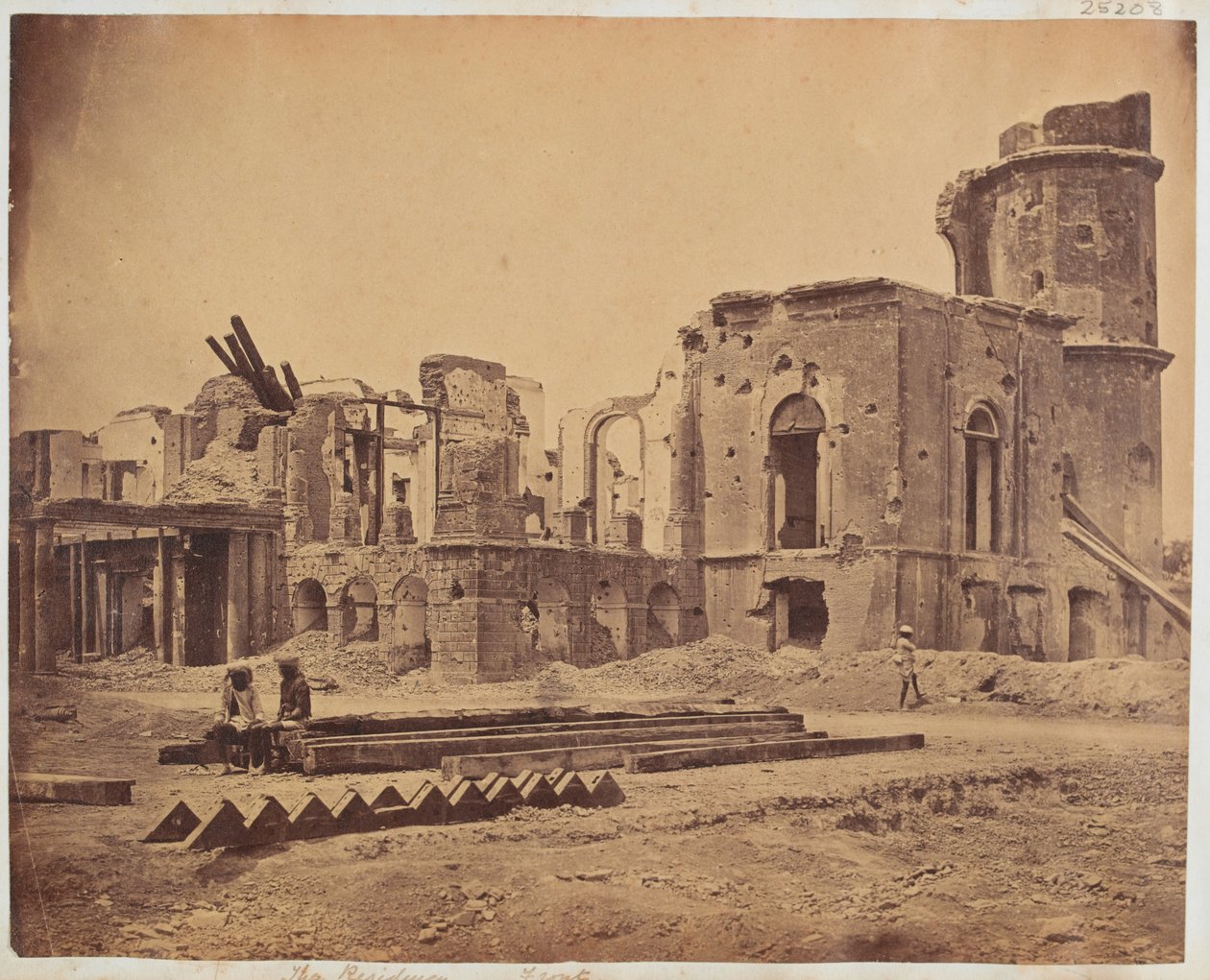 Front Rezydencji, Lucknow, 1858 autorstwa Felice Beato
