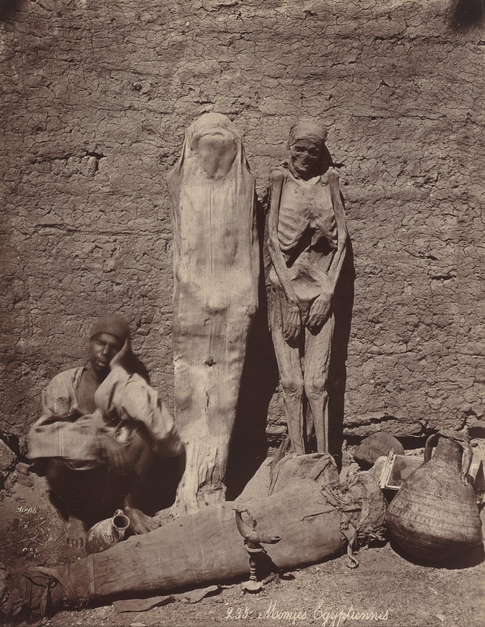 Momies Egyptiennes (Egipskie mumie), ok. 1870 (zdjęcie) autorstwa Félix Bonfils