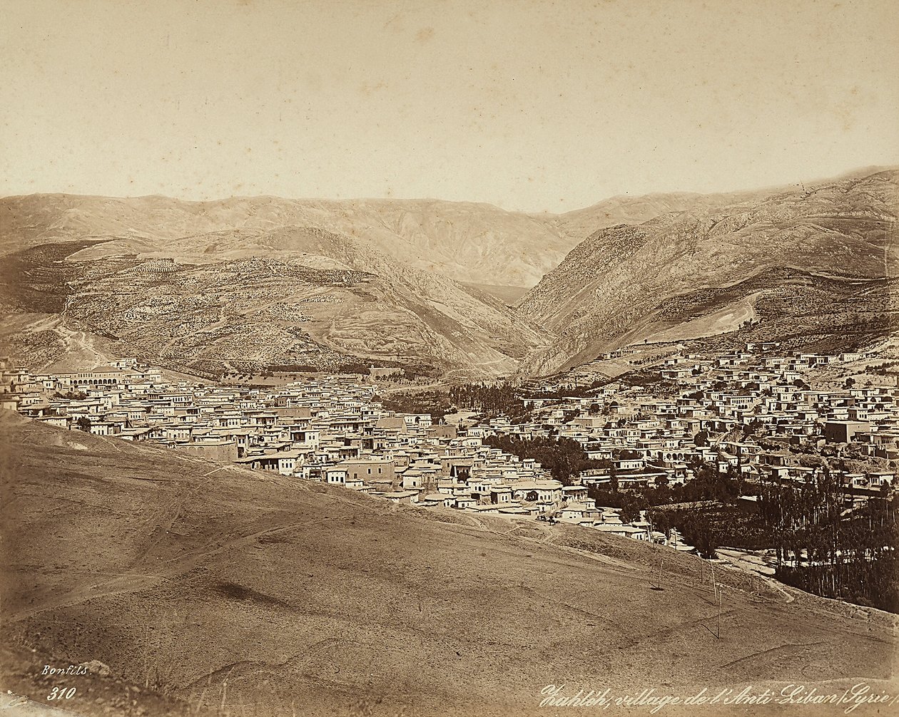 Panoramiczny widok na Zahleh, Syria autorstwa Félix Bonfils