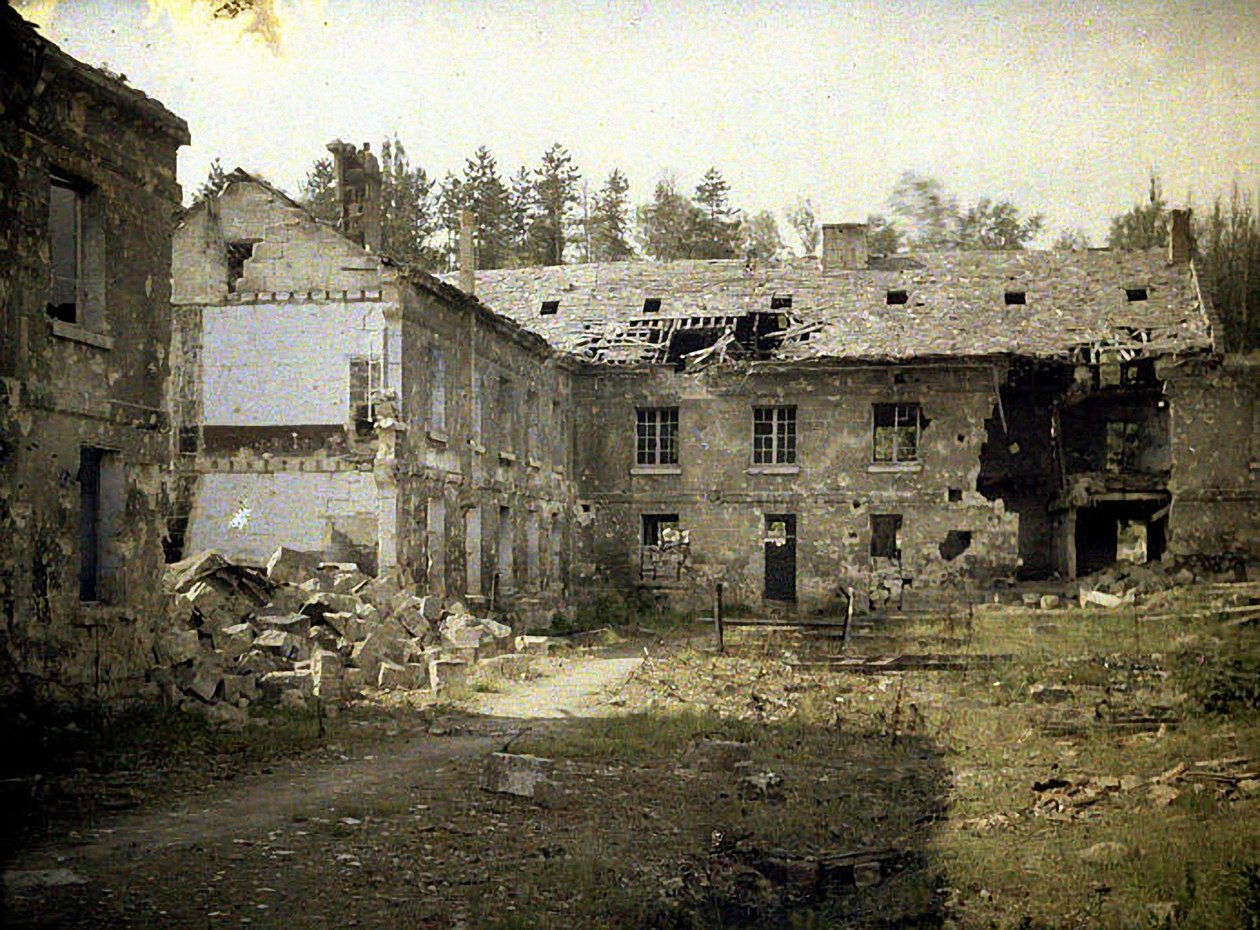 Fabryka szkła, Vauxrot, Cuffies, Aisne, Francja, 1917 (autochrom) autorstwa Fernand Cuville