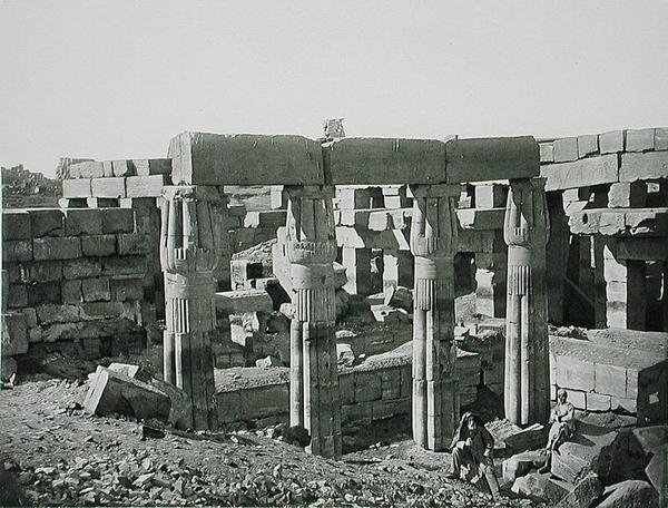 Ruiny w Karnaku, Teby, wydana ok. 1900 (fotograwiura) autorstwa Fils Goupil