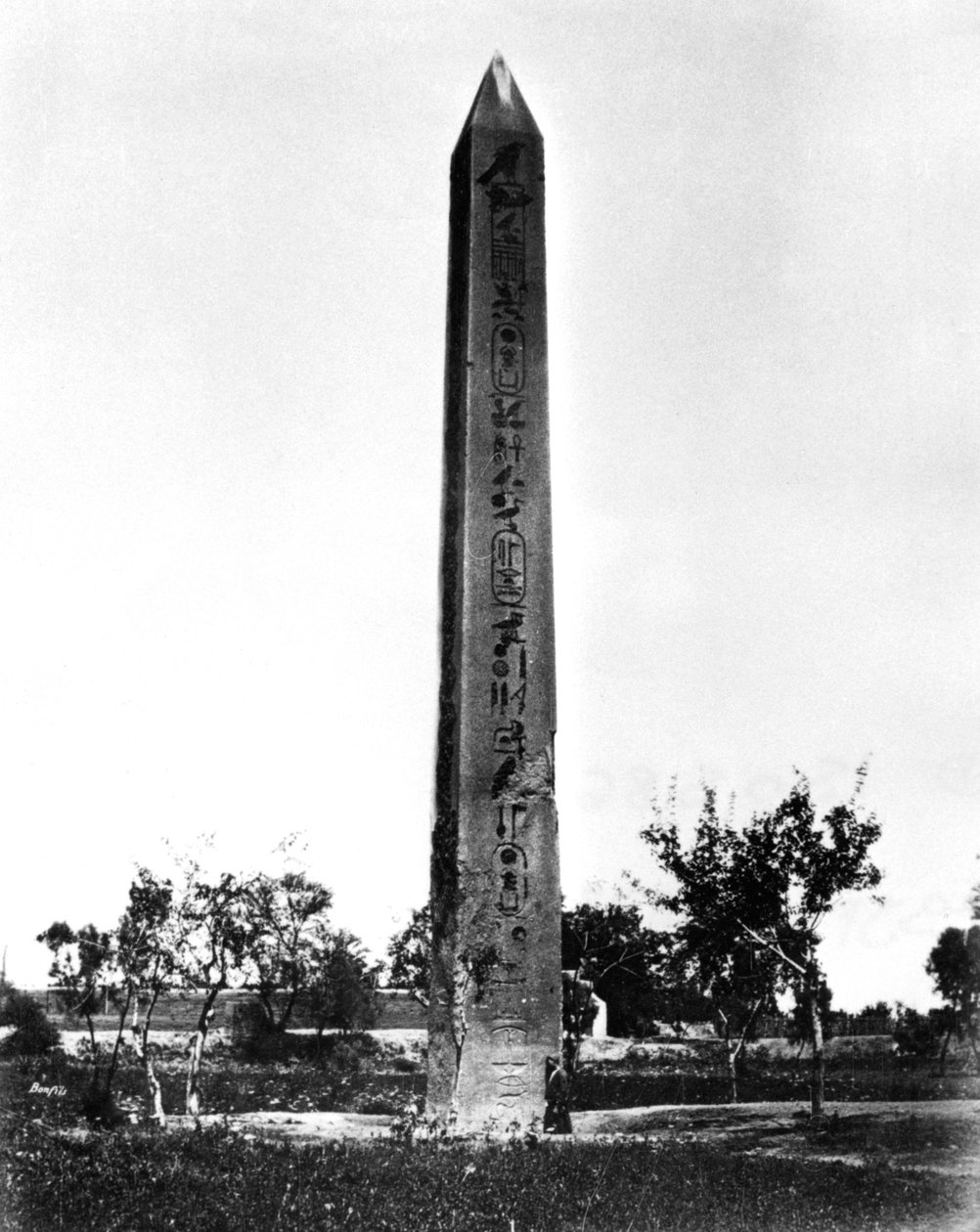 Obelisk Heliopolis, Egipt, 1878 autorstwa Félix Bonfils