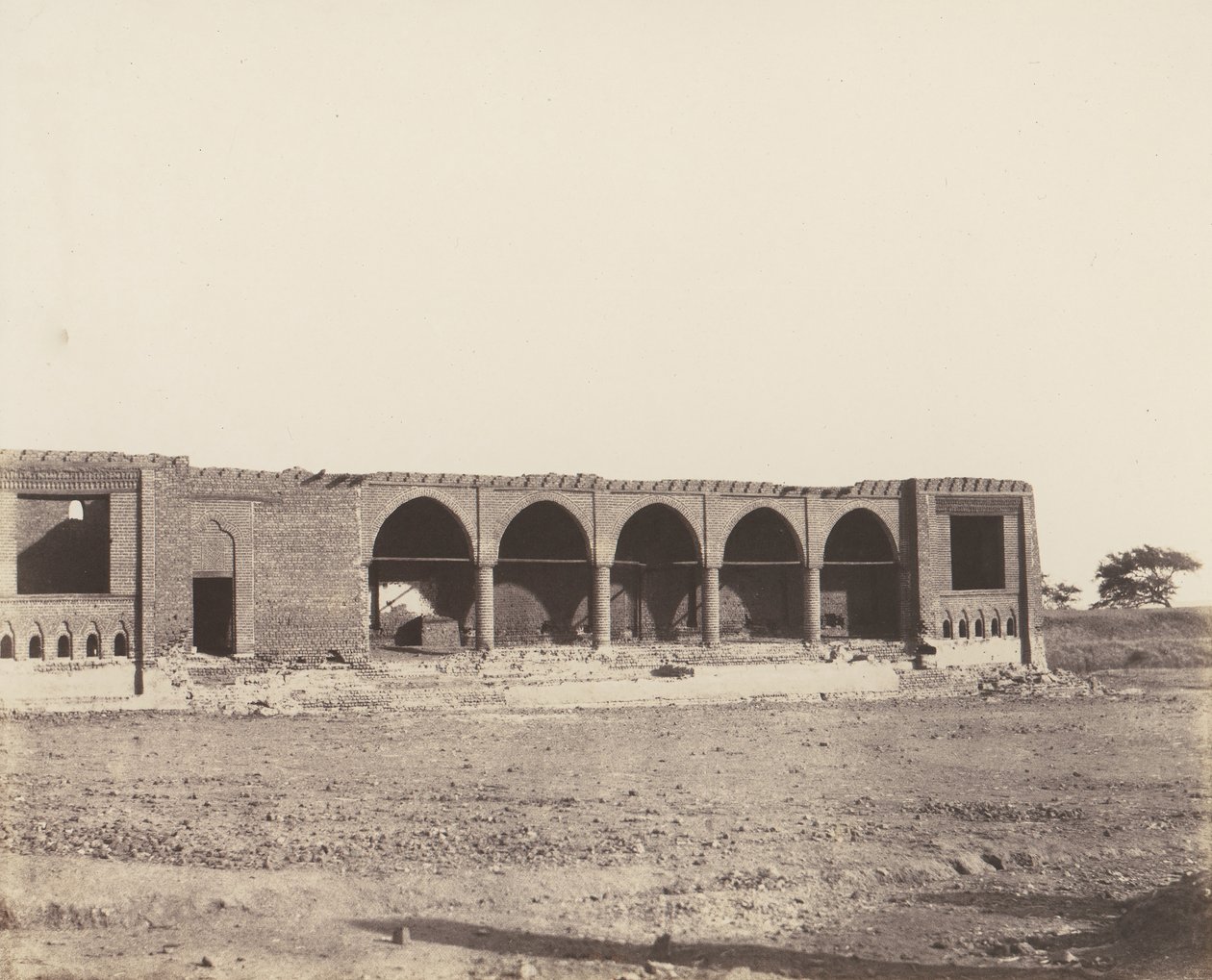 Syout, Caravanserai in Ruins, 1851-52, druk 1853-54. autorstwa Félix Teynard