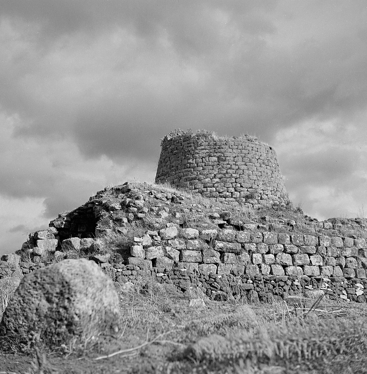 Nuraghe Santu Antine autorstwa Fosco Maraini
