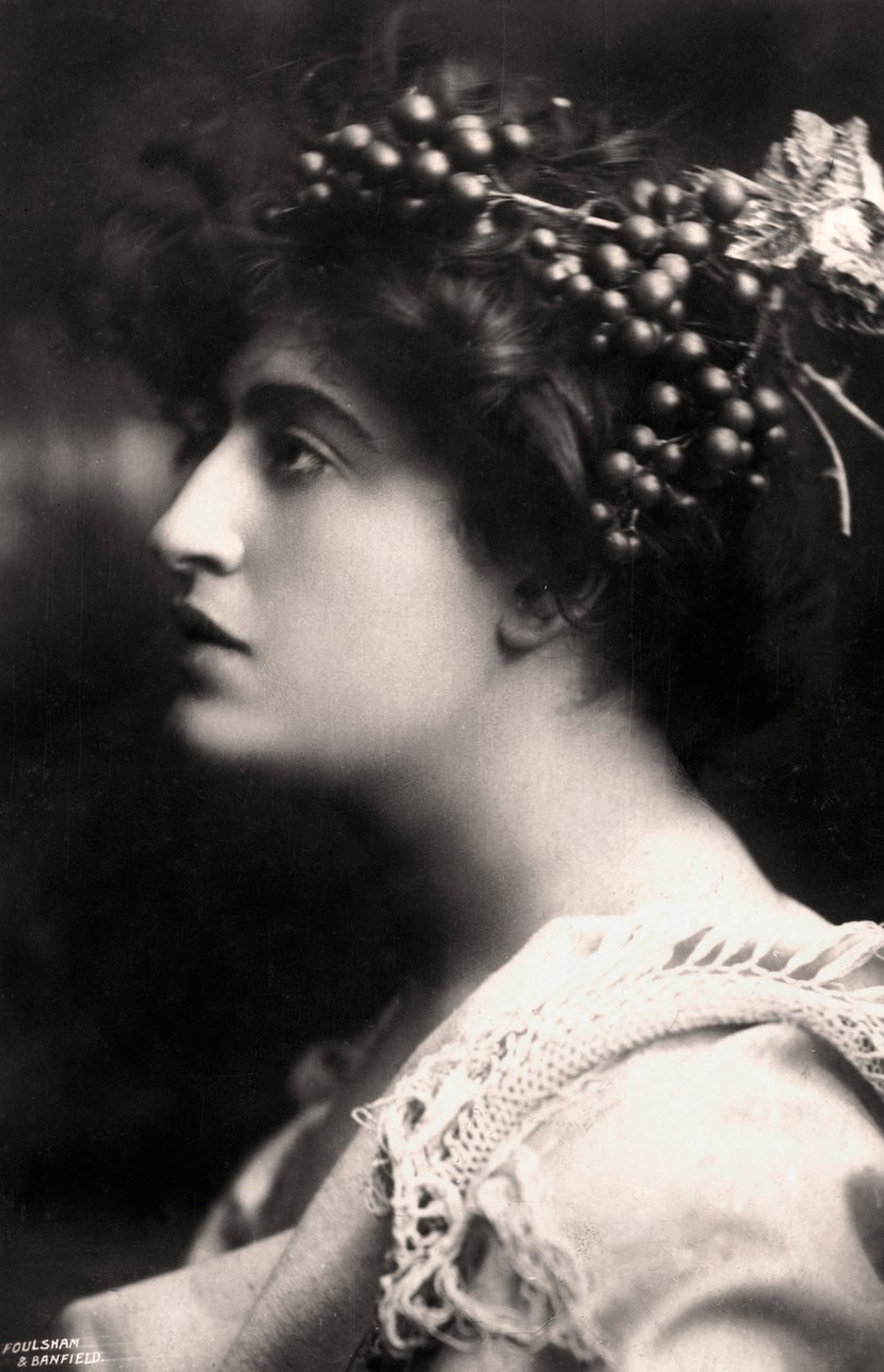 Constance Collier 1878-1955, brytyjska aktorka, 1900. autorstwa Foulsham and Banfield