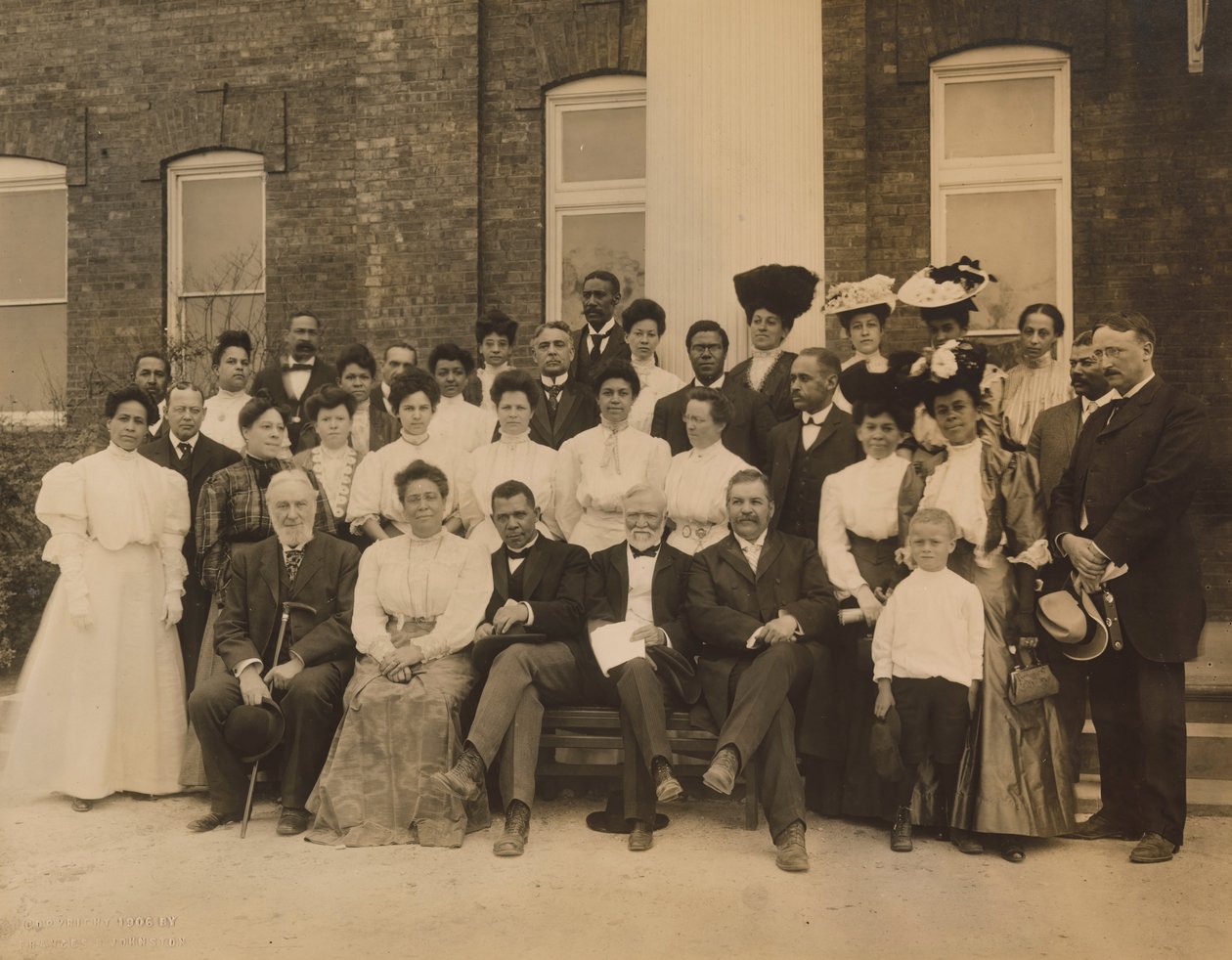 Andrew Carnegie i Booker T. Washington autorstwa Frances Benjamin Johnston