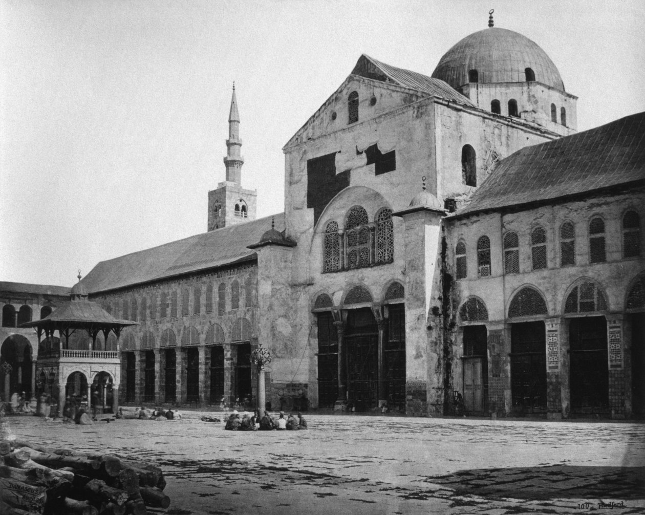 Widok zewnętrzny sali modlitewnej, Meczet Umajjadów, Damaszek, Syria, 1862 autorstwa Francis Bedford