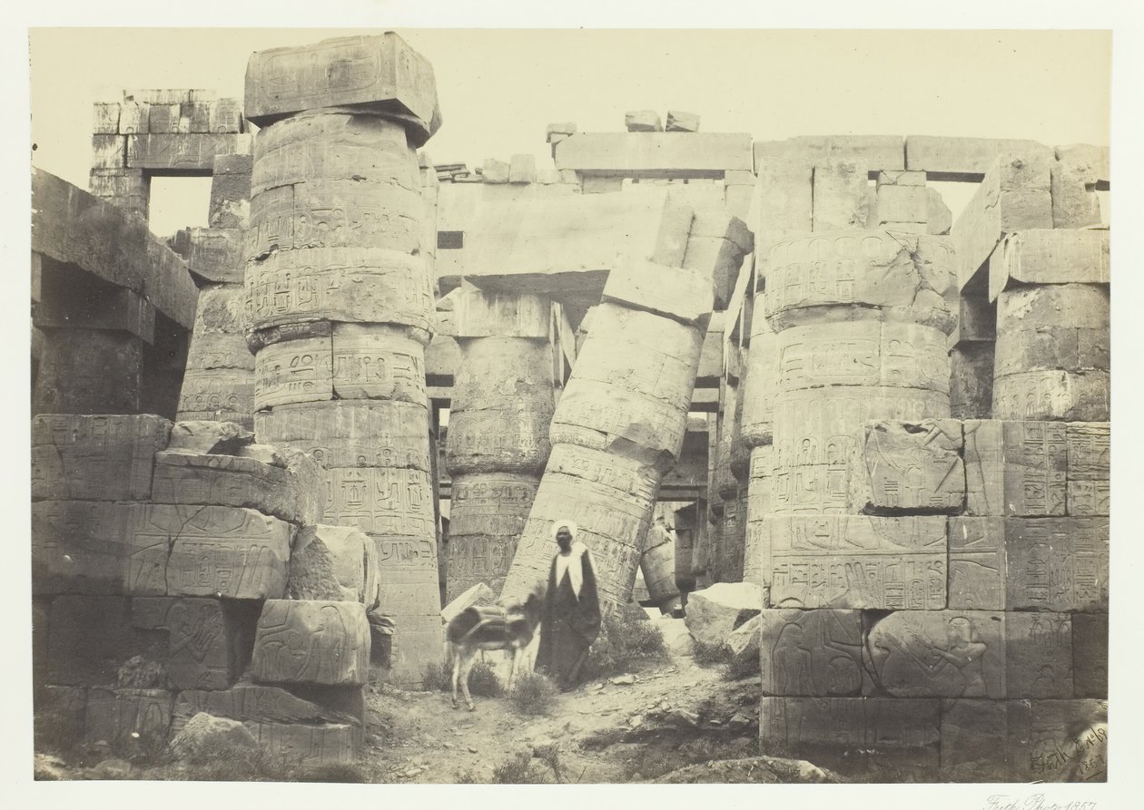 Filary w Wielkiej Sali, Karnac, 1857. autorstwa Francis Frith