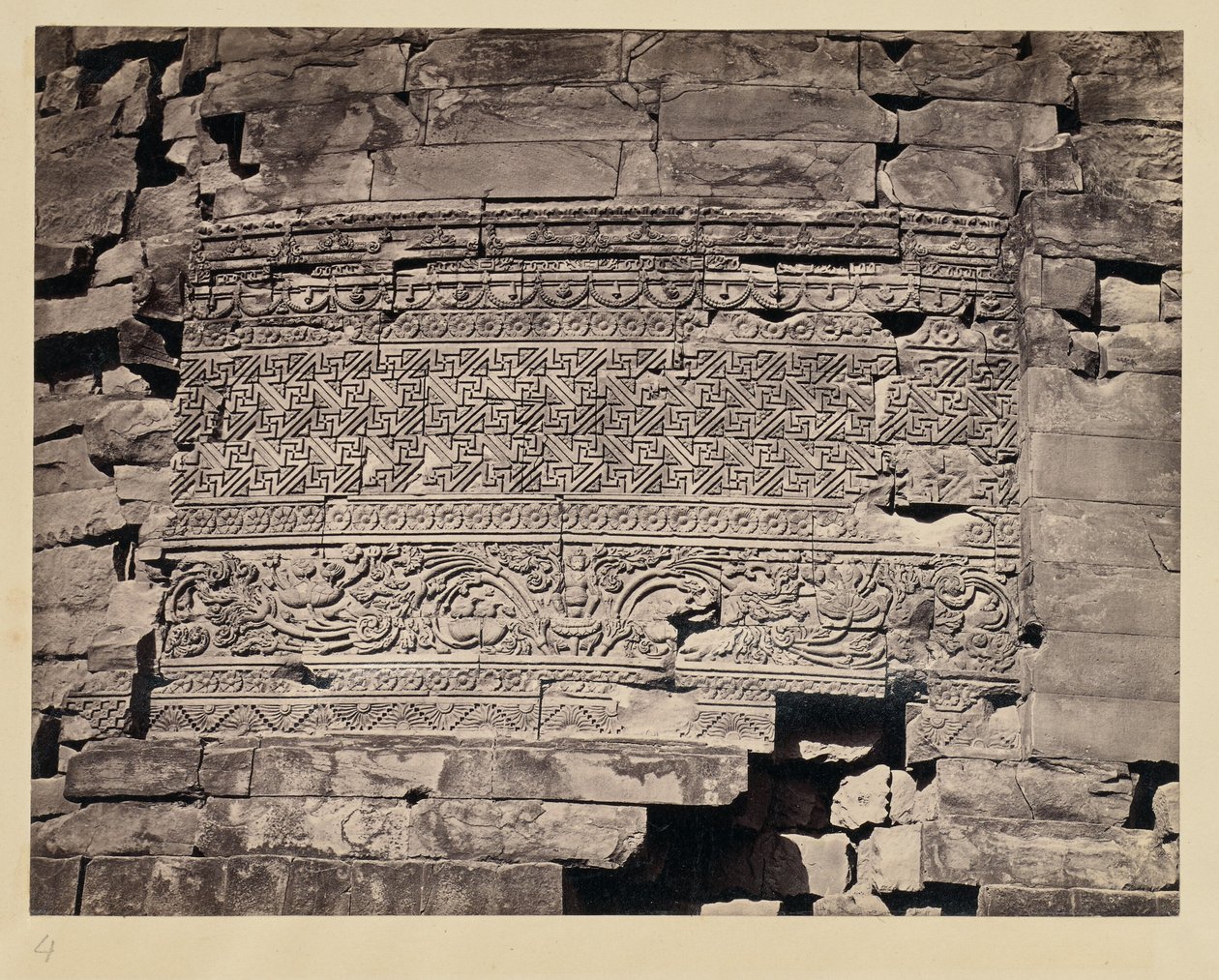 [Stupa Dhamek, Sarnath]. autorstwa Francis Frith and Co.