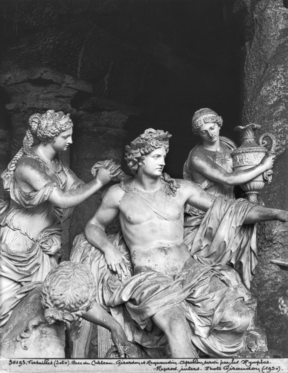 Apollo opiekujący się nimfami w gaju Łaźni Apollo, stracony przy pomocy Thomasa Regnaudina (1622-1706) 1666-75 (szczegół) (patrz 242847, 242848) (marmur) autorstwa Francois Girardon