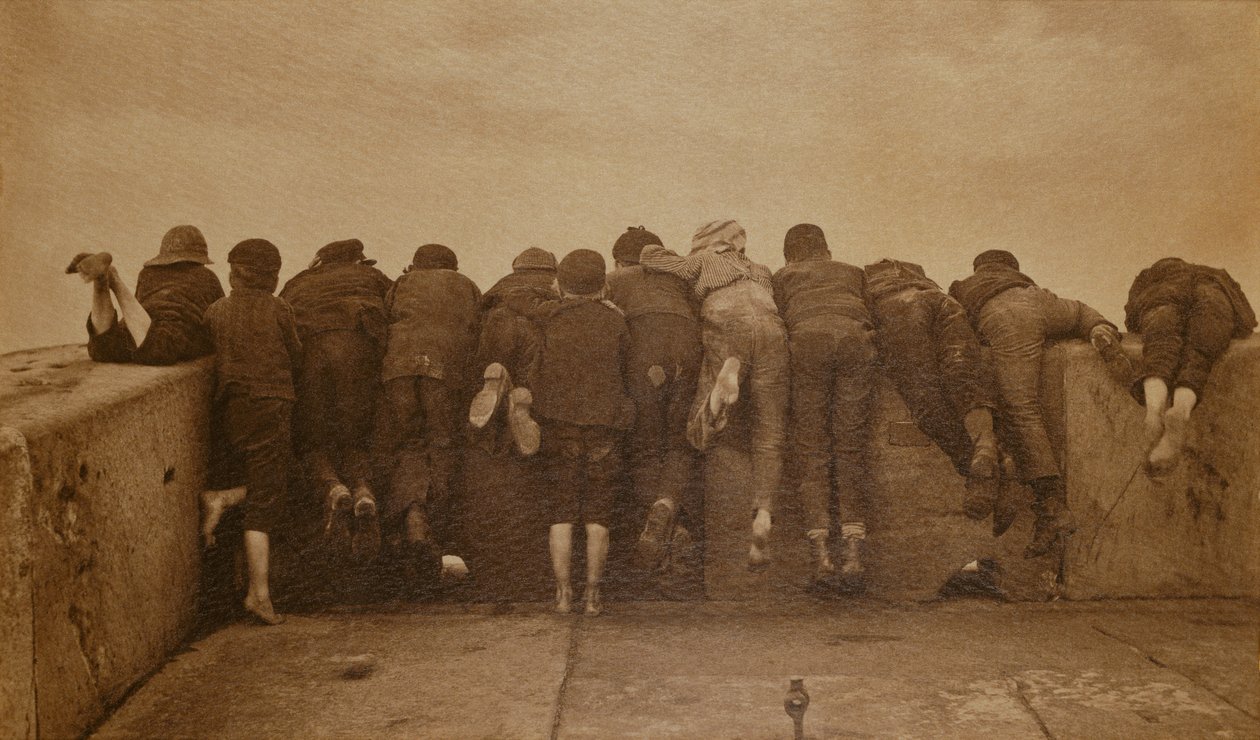Podekscytowanie, ok. 1889 (zdjęcie w sepii) autorstwa Frank Meadow Sutcliffe