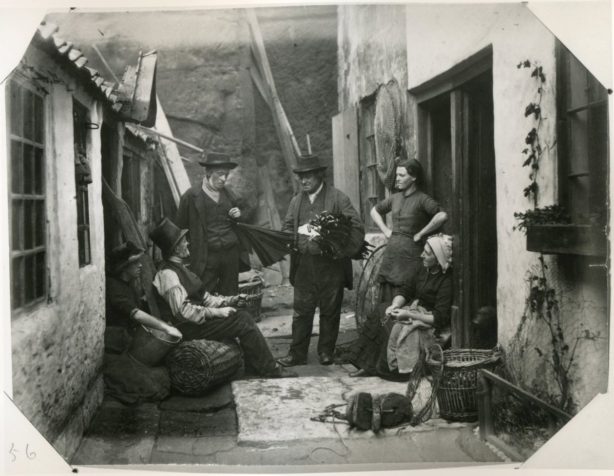 Whitby Fisher Folk, ok.1885 (druk albumowy) autorstwa Frank Meadow Sutcliffe