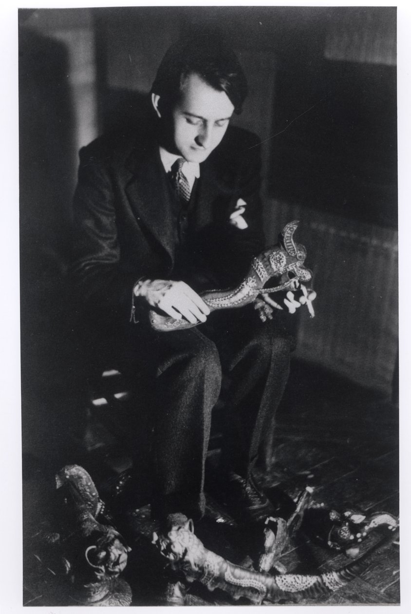 Andre Malraux (1901-76) przy Rue du Bac, Paryż, ok. 1933 autorstwa French Photographer