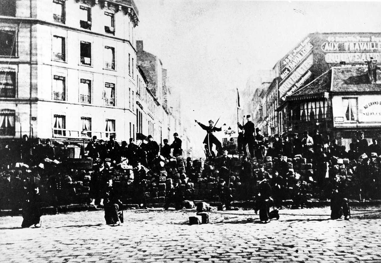 Barykada Komunarda na Montmartre, 1871 r. autorstwa French Photographer