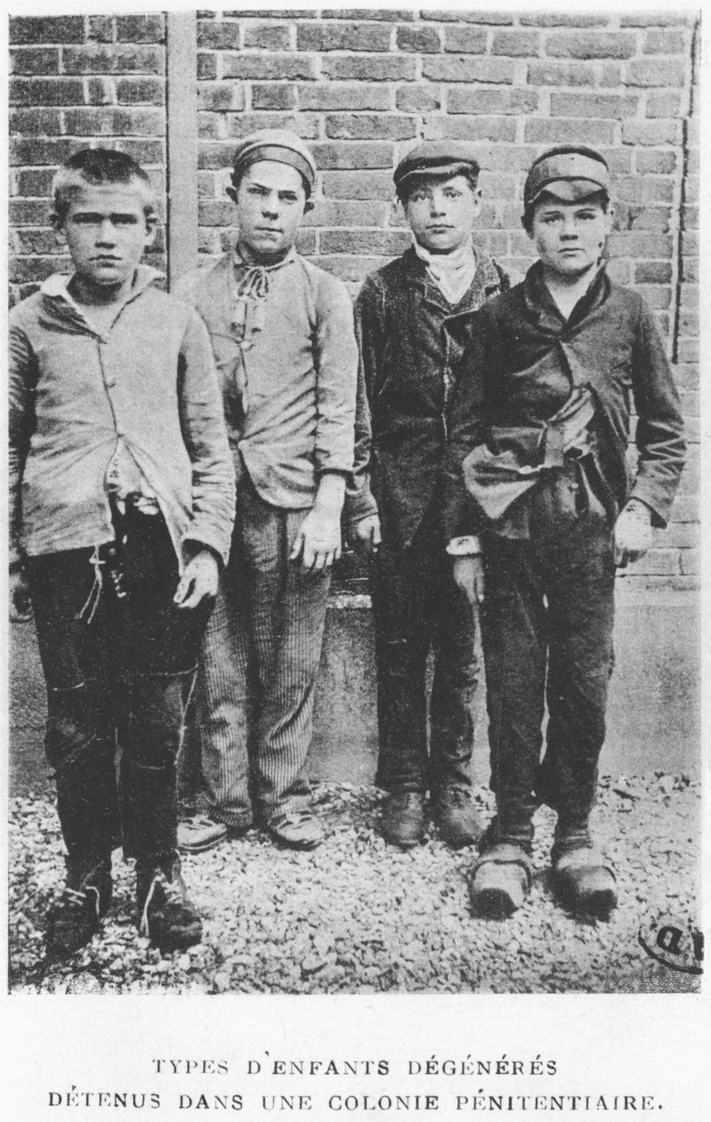 Przestępcze dzieci w kolonii karnej, ok. 1900 autorstwa French Photographer