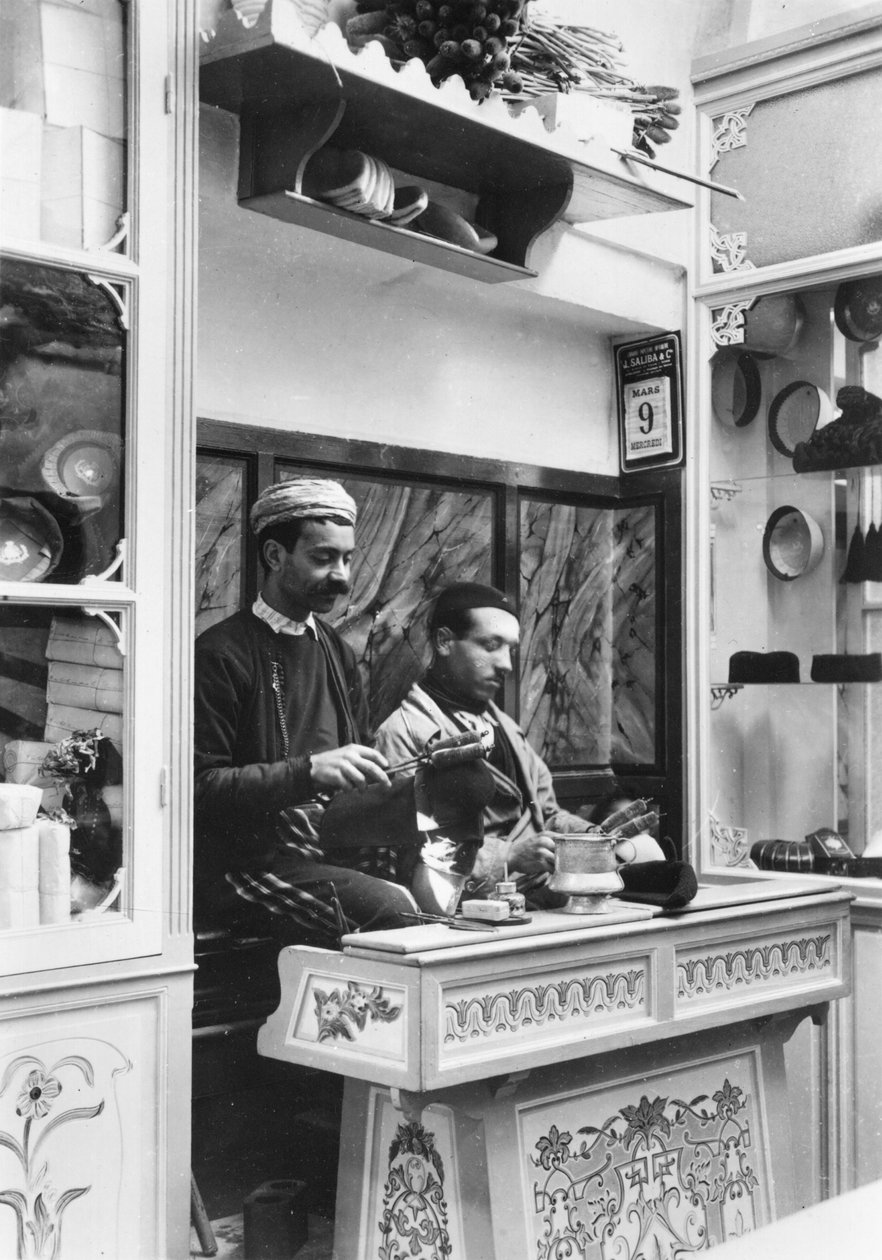 Fabrykacja fezu, ok. 1900 autorstwa French Photographer
