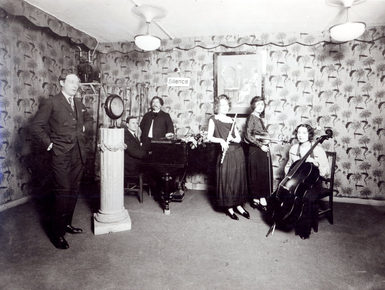 Studio Nagraniowe Radia Francuskiego, ok. godz. 1920-30 autorstwa French Photographer