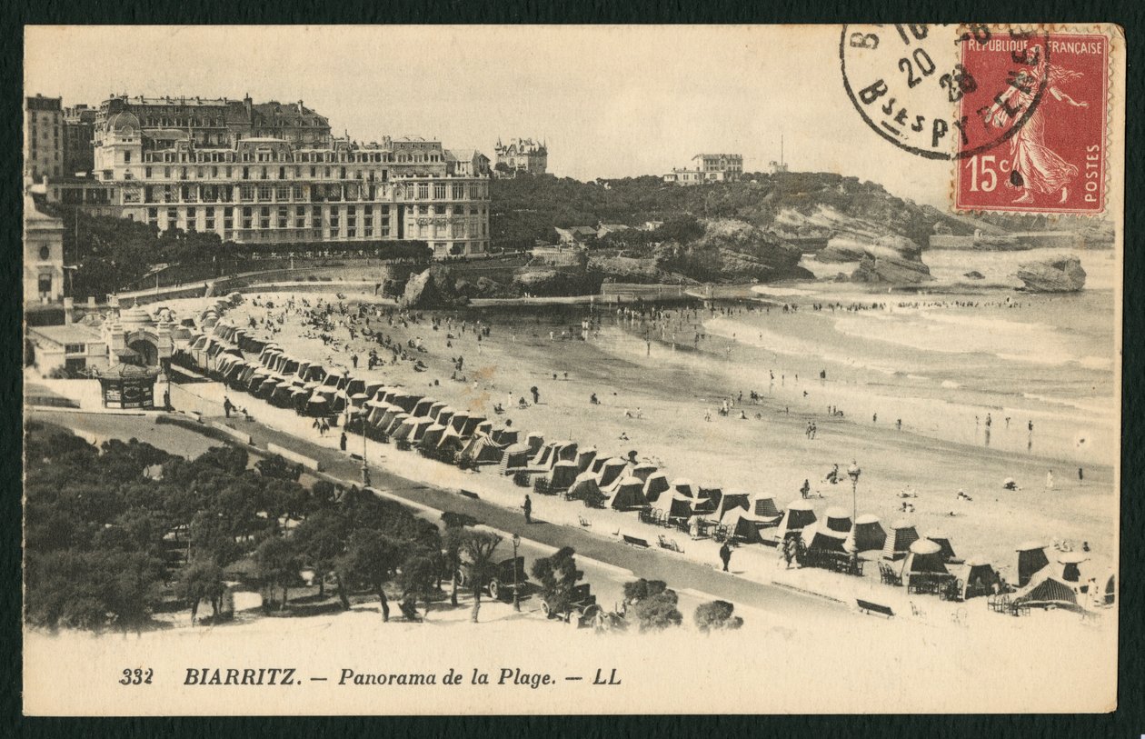 Pocztówka przedstawiająca Grande Plage of Biarritz, ok. 1900 autorstwa French Photographer